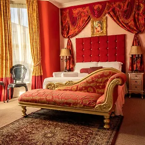 4* Hotel Rouge